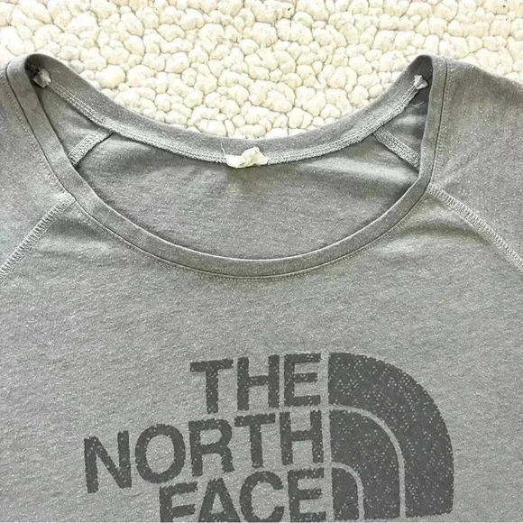 The North Face Gray Cotton Blend Scoop Neck Cap Sleeve High-Low Tee Size M - Picture 3 of 15
